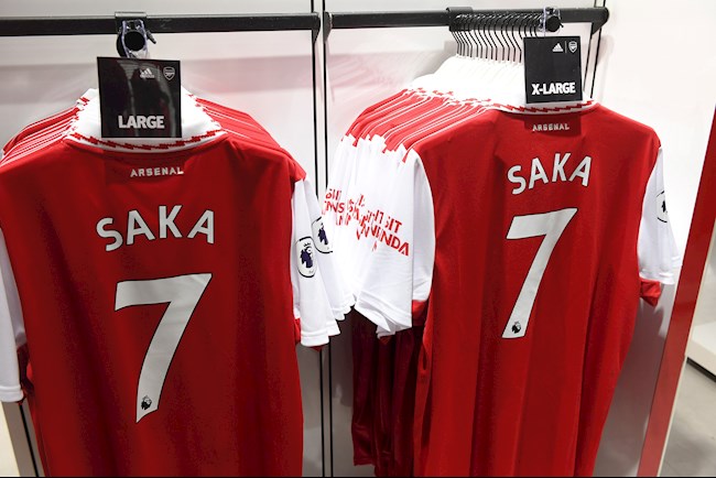 Arsenal công bố áo đấu sân nhà mùa tới