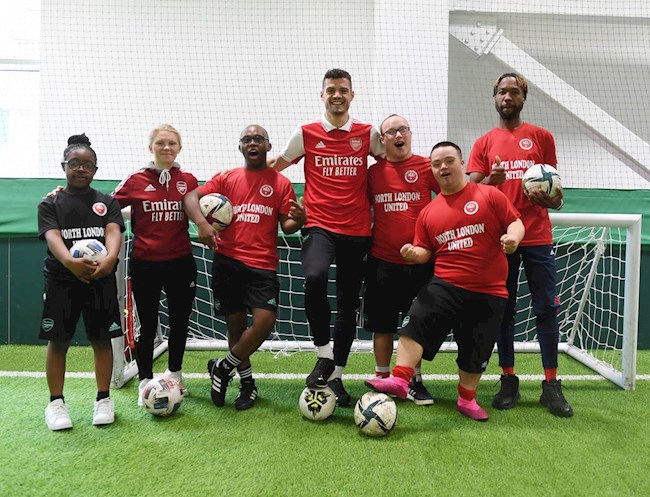 Arsenal công bố áo đấu sân nhà mùa tới