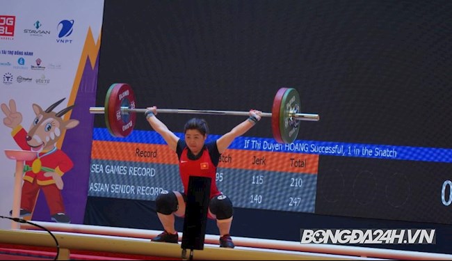 Hoàng Thị Duyên cử tạ