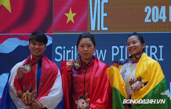 Hoàng Thị Duyên cử tạ