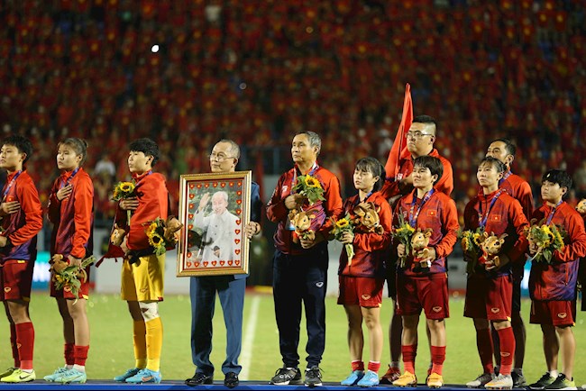 HLV Mai Đức Chung gắn bó với ĐT nữ Việt Nam tới hết World Cup 1 HLV Mai Đức Chung gắn bó với ĐT nữ Việt Nam tới hết World Cup 1