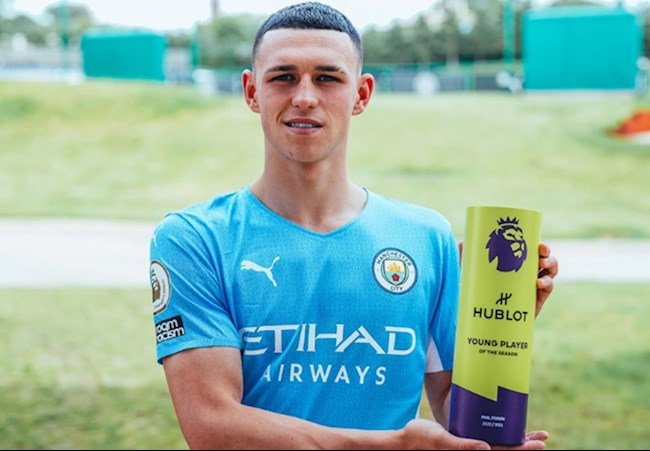 Phil Foden lần thứ 2 liên tiếp trở thành Cầu thủ trẻ xuất sắc nhất mùa ở NHA