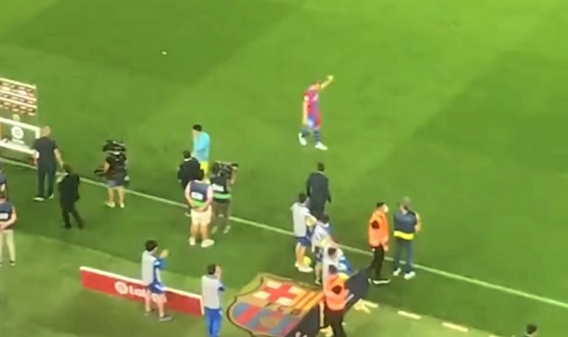 Luuk de Jong rời Barca, vẫy tay chào NHM Luuk de Jong rời Barca, vẫy tay chào NHM