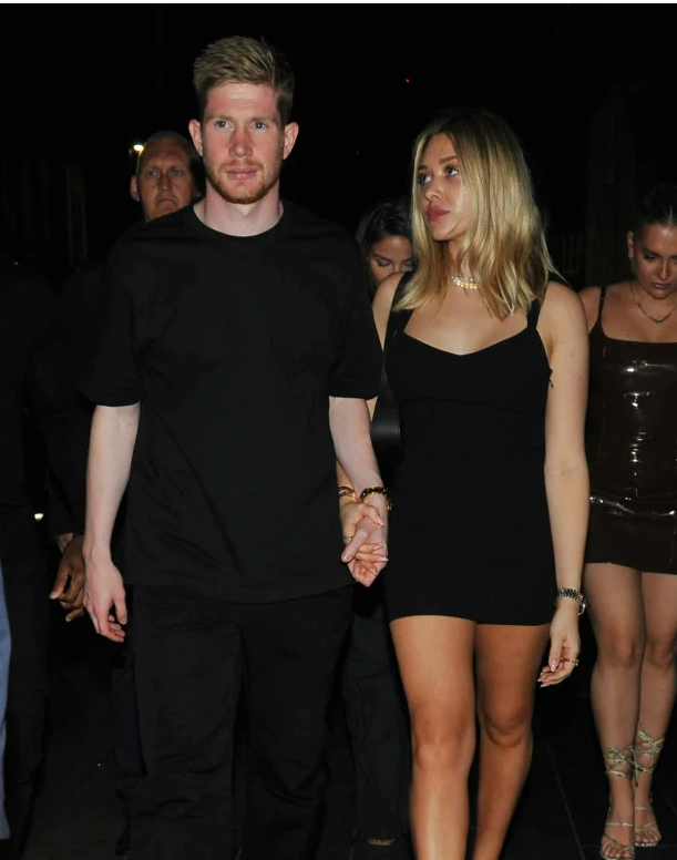 Michelle De Bruyne cùng bạn trai đến buổi tiệc, hai người kết hôn vào năm 2017 và đã có 3 con.