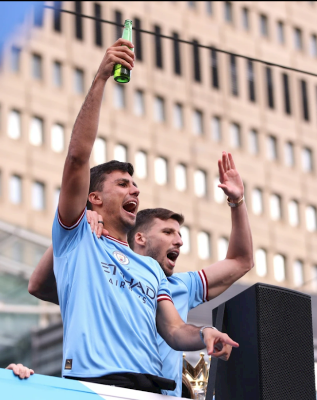 Man City diễu hành ăn mừng chức vô địch NHA mùa này