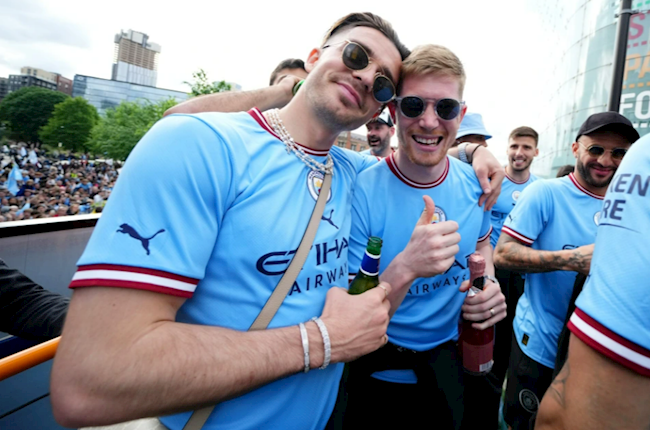 Man City diễu hành ăn mừng chức vô địch NHA mùa này