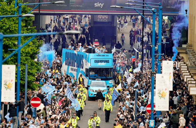 Man City diễu hành ăn mừng chức vô địch NHA mùa này