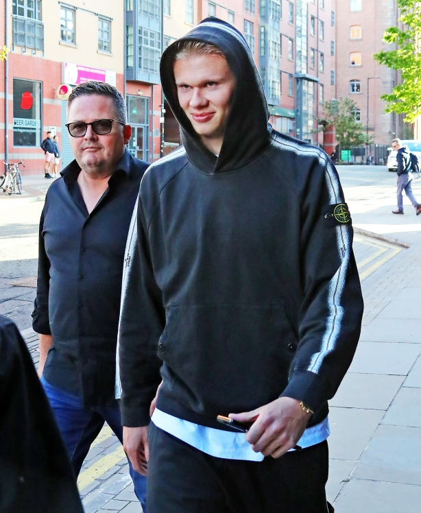 Erling Haaland chuẩn bị ra mắt Man City Erling Haaland chuẩn bị ra mắt Man City