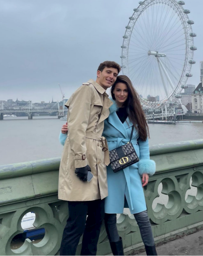 Nhan sắc cực phẩm của bạn gái Pau Torres