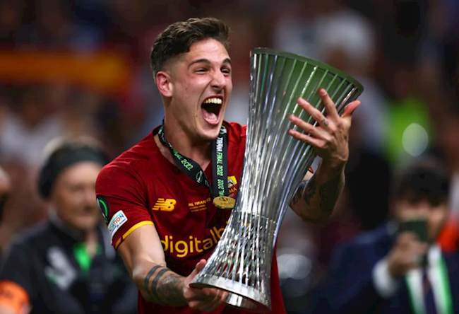 Niềm vui của Nicolo Zaniolo, cầu thủ ghi bàn thắng duy nhất trận đấu Niềm vui của Nicolo Zaniolo, cầu thủ ghi bàn thắng duy nhất trận đấu