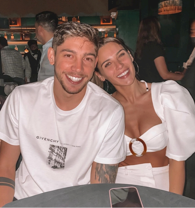 Mina Bonino người Argentina, năm nay 28 tuổi, là một người dẫn chương trình truyền hình và nhà báo. Cô là nửa kia của tiền vệ người Uruguay, Federico Valverde. Hai người đã hẹn hò từ năm 2019.