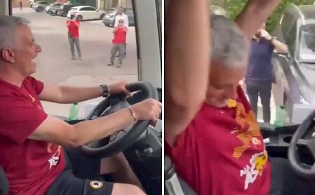 Mourinho trổ tài lái xe bus trước buổi diễu hành của Roma