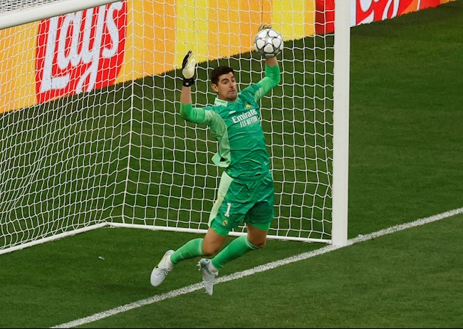 Courtois là ngôi sao ở đầu trận chung kết với hàng loạt pha cứu thua