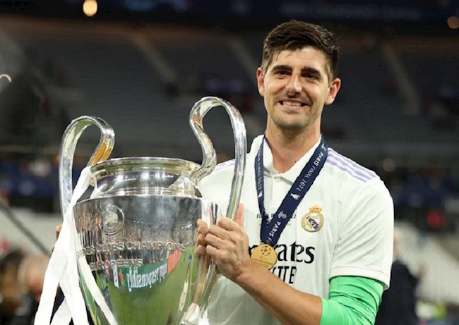 Bận ăn mừng, Courtois không về dự đám cưới em trai