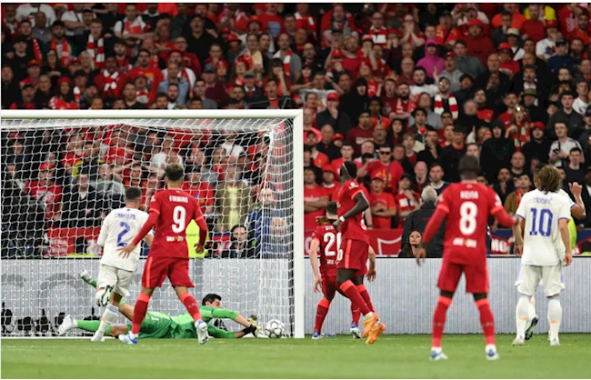 Phút 80, Mane nhả bóng để Salah dứt điểm, Jota chạy vào đúng đường bóng làm đổi hướng nhưng Courtois kịp thời đẩy bóng. Phút 80, Mane nhả bóng để Salah dứt điểm, Jota chạy vào đúng đường bóng làm đổi hướng nhưng Courtois kịp thời đẩy bóng.