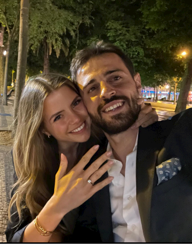 Bernardo Silva cầu hôn bạn gái Bernardo Silva cầu hôn bạn gái