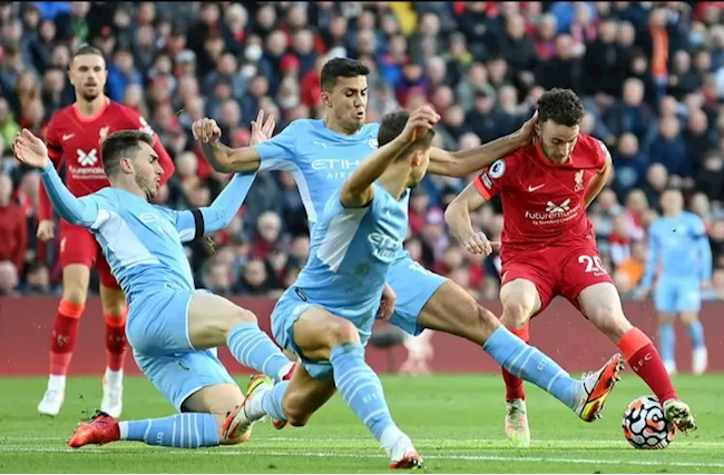 Carragher chỉ ra lợi thế của Liverpool so với Man City ở EPL