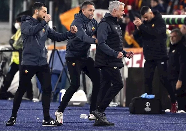 Mourinho bật khóc khi AS Roma vào chung kết Europa Conference League