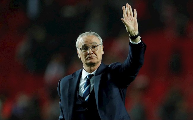 Video: HLV Ranieri rưng rưng khi được CĐV Roma và Leicester vỗ tay