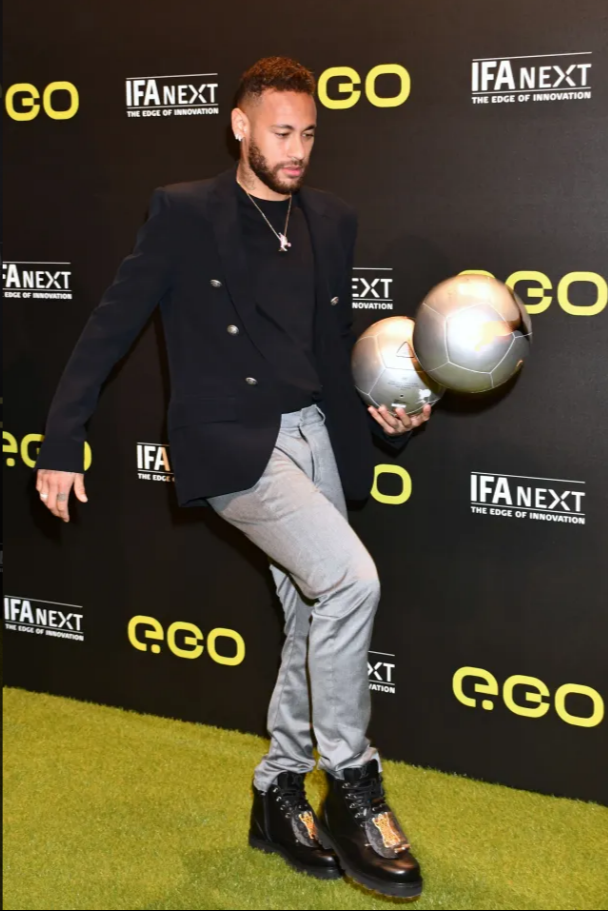 Neymar và Alica Schmidt chụp ảnh chung