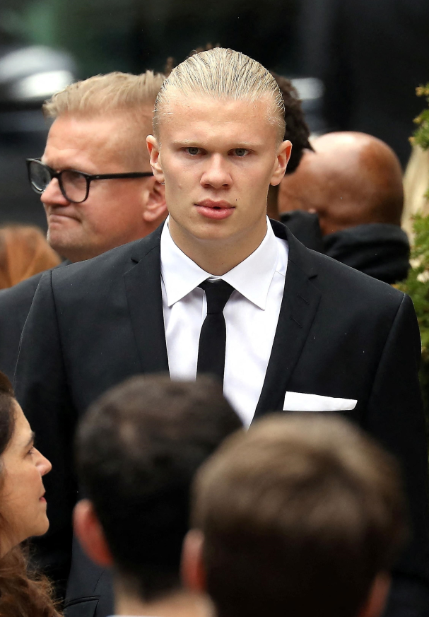 Hàng loạt siêu sao bóng đá xuất hiện trong đám tang của Mino Raiola Hàng loạt siêu sao bóng đá xuất hiện trong đám tang của Mino Raiola