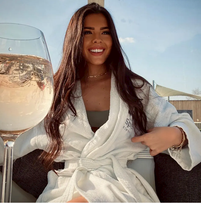 nhan sắc con gái 19 tuổi của Michael Owen