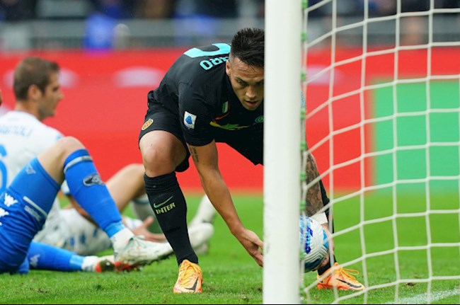 Lautaro Martinez tỏa sáng với cú đúp bàn thắng