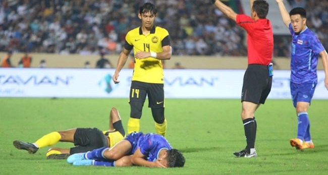 Sao U23 Malaysia nhập viện khẩn cấp sau trận đấu với Thái Lan