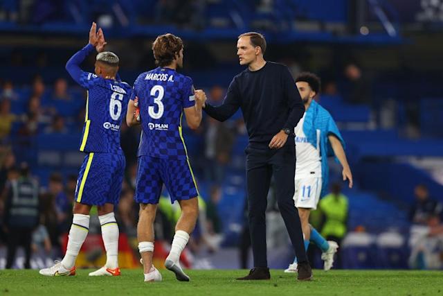 Marcos Alonso tranh cãi nảy lửa với Thomas Tuchel