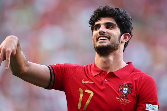 Guedes gia tăng cách biệt