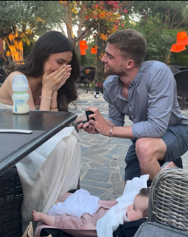 Patrick Bamford cầu hôn bạn gái