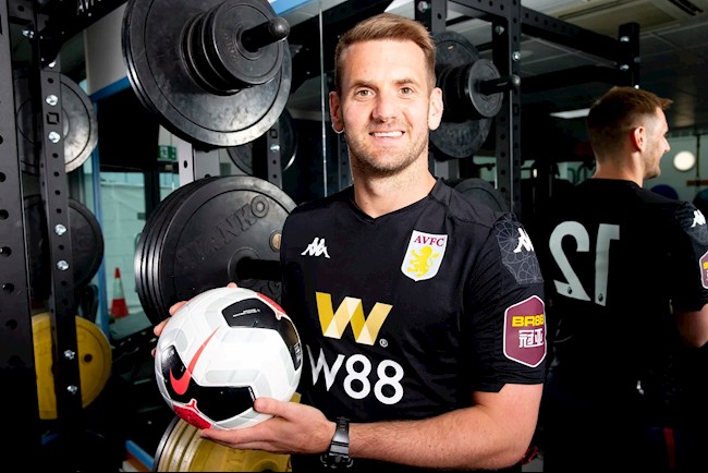 Tiểu sử cầu thủ Tom Heaton 1