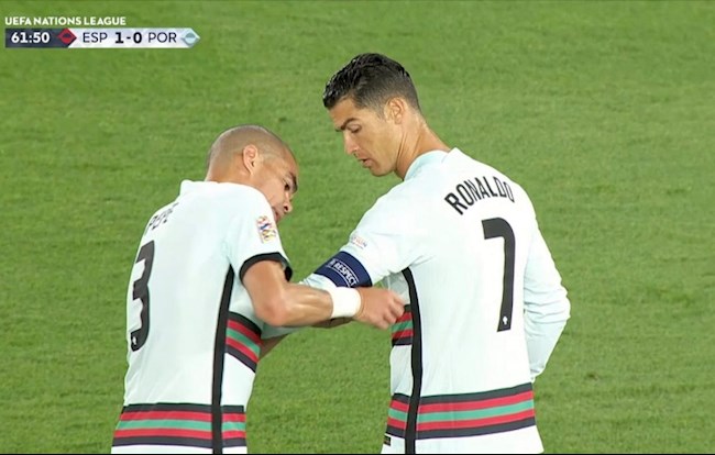 Đây! Lý do Cristiano Ronaldo dự bị trước Tây Ban Nha