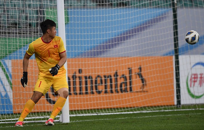 Tuấn Tài động viên Văn Toản sau tai nạn không đáng có