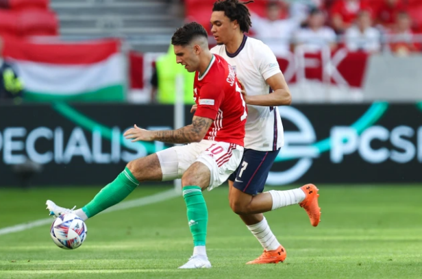 Trận đấu diễn ra hấp dẫn ngay sau tiếng còi khai cuộc