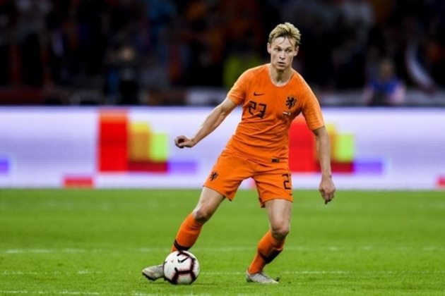 Virgil van Dijk lên tiếng về tương lai Frenkie De Jong