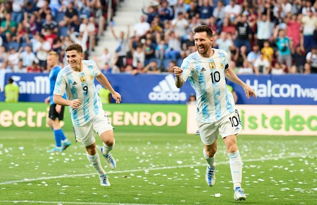 Bàn tay nhỏ của Lionel Messi hủy diệt Estonia tội nghiệp