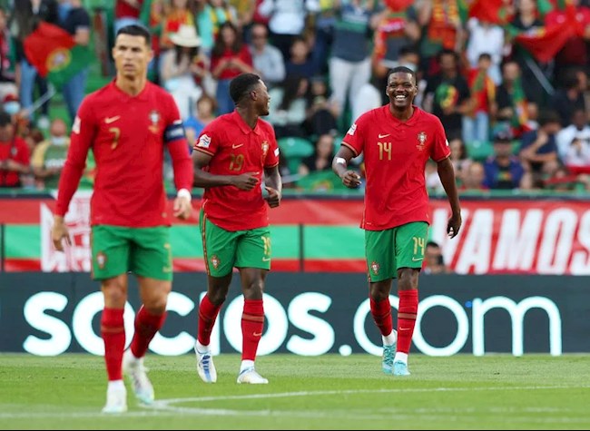 Carvalho ghi bàn sau cú sút phạt của Ronaldo