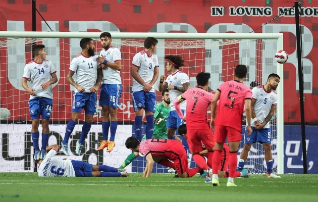 Son Heung-min đá phạt trực tiếp tung lưới Chile