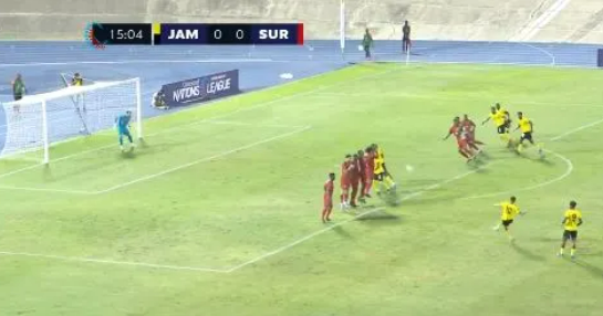 Ravel Morrison ghi bàn đẳng cấp từ đá phạt trực tiếp