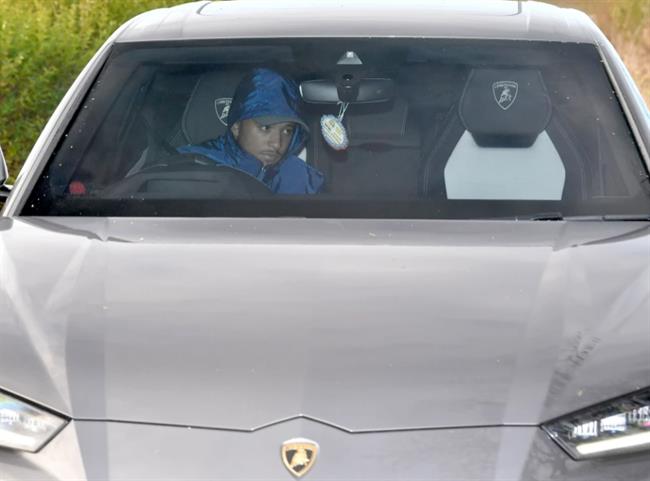 Sancho lái xe tới sân tập của MU Sancho lai xe toi san tap cua MU