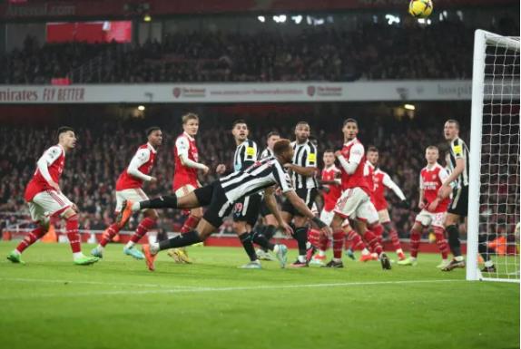 Arsenal và Newcastle chia điểm trong trận cầu 0 bàn thắng, 9 thẻ vàng 3