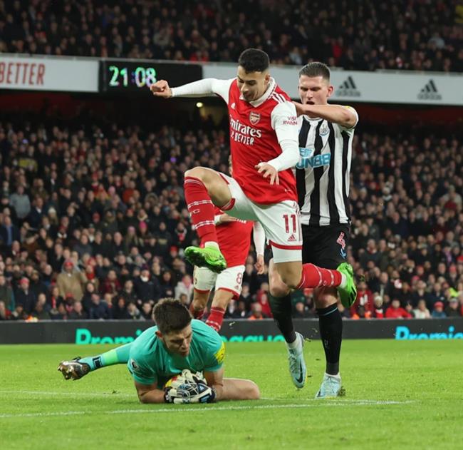 Arsenal và Newcastle chia điểm trong trận cầu 0 bàn thắng, 9 thẻ vàng 4