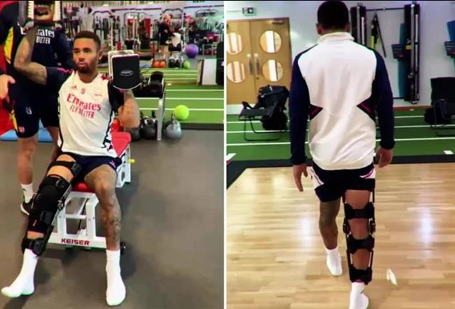 Gabriel Jesus kho so voi chiec nep o dau goi