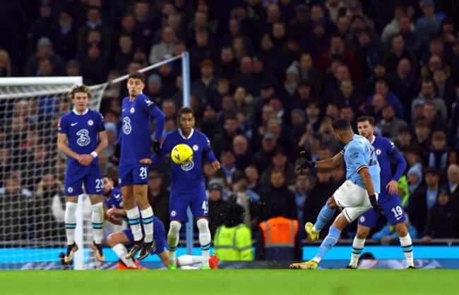 Chelsea thua toan dien truoc Man City