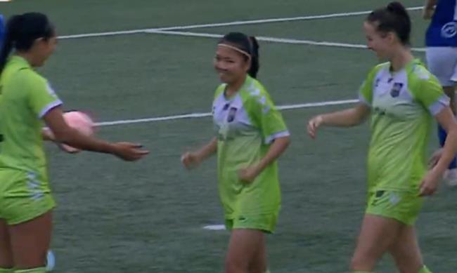 Tiền đạo Huỳnh Như ghi bàn thứ 5 ở Bồ Đào Nha