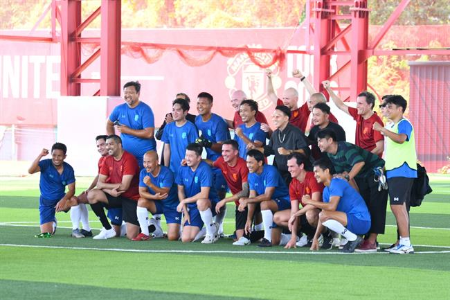 Chủ tịch FIFA chơi bóng tại Thái Lan trước chung kết AFF Cup 7 Chủ tịch FIFA chơi bóng tại Thái Lan trước chung kết AFF Cup 7