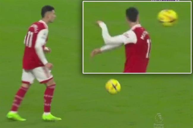 Martinelli khống chế bóng bằng lưng khiến fan Arsenal phát cuồng|24 bóng đá