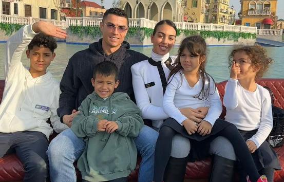 Ronaldo hạnh phúc bên bạn gái và các con ở Ả Rập Xê Út|xếp hạng bóng đá tây ban nha