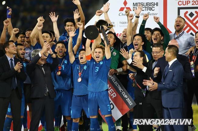 Vua cùi chỏ Theerathon được khuyên đến VLeague chơi bóng 1 Vua cùi chỏ Theerathon được khuyên đến VLeague chơi bóng 1